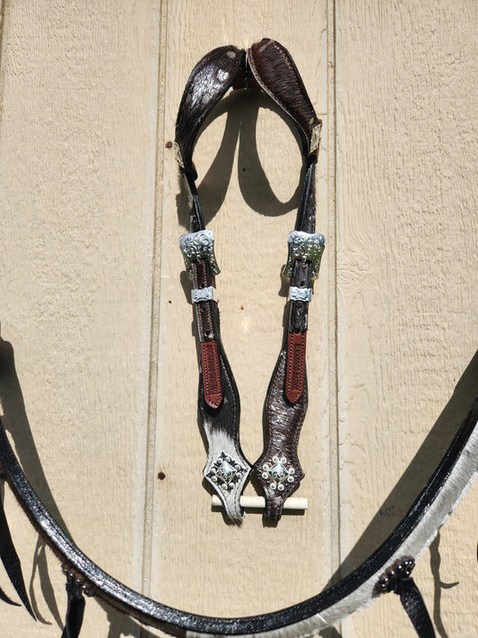 Metallic hair on hide tripping collar tack set.